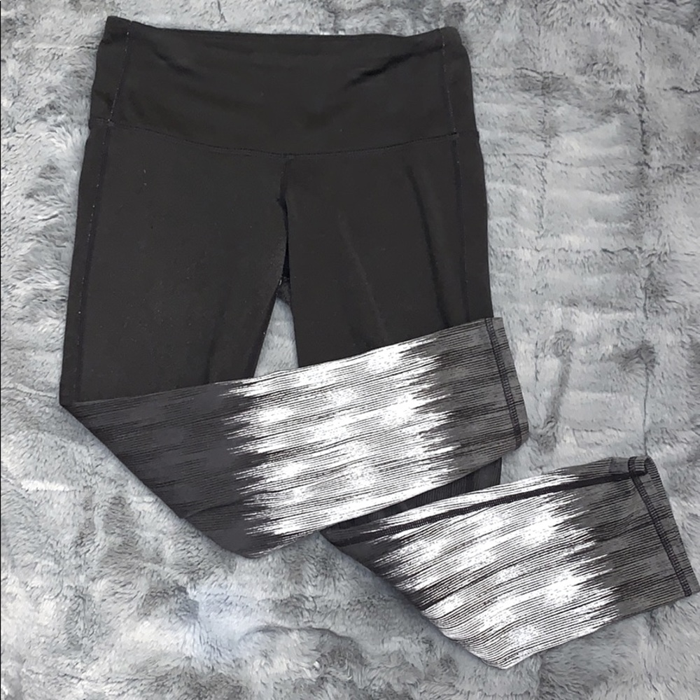Athleta 3/4 Leggings with fade design!!!